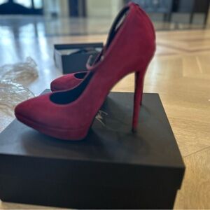 Gorgeous Suade Red Platform pump